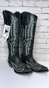 Black/turquoise boots