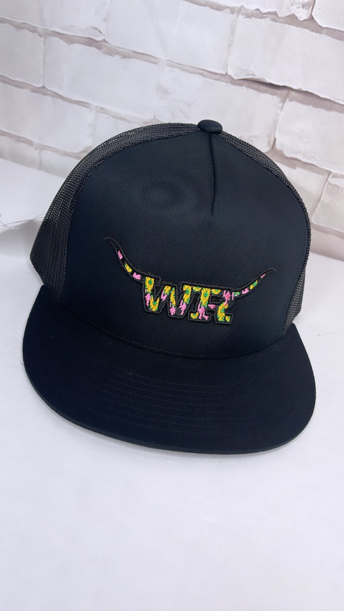 WR Aztec hat pink/yellow