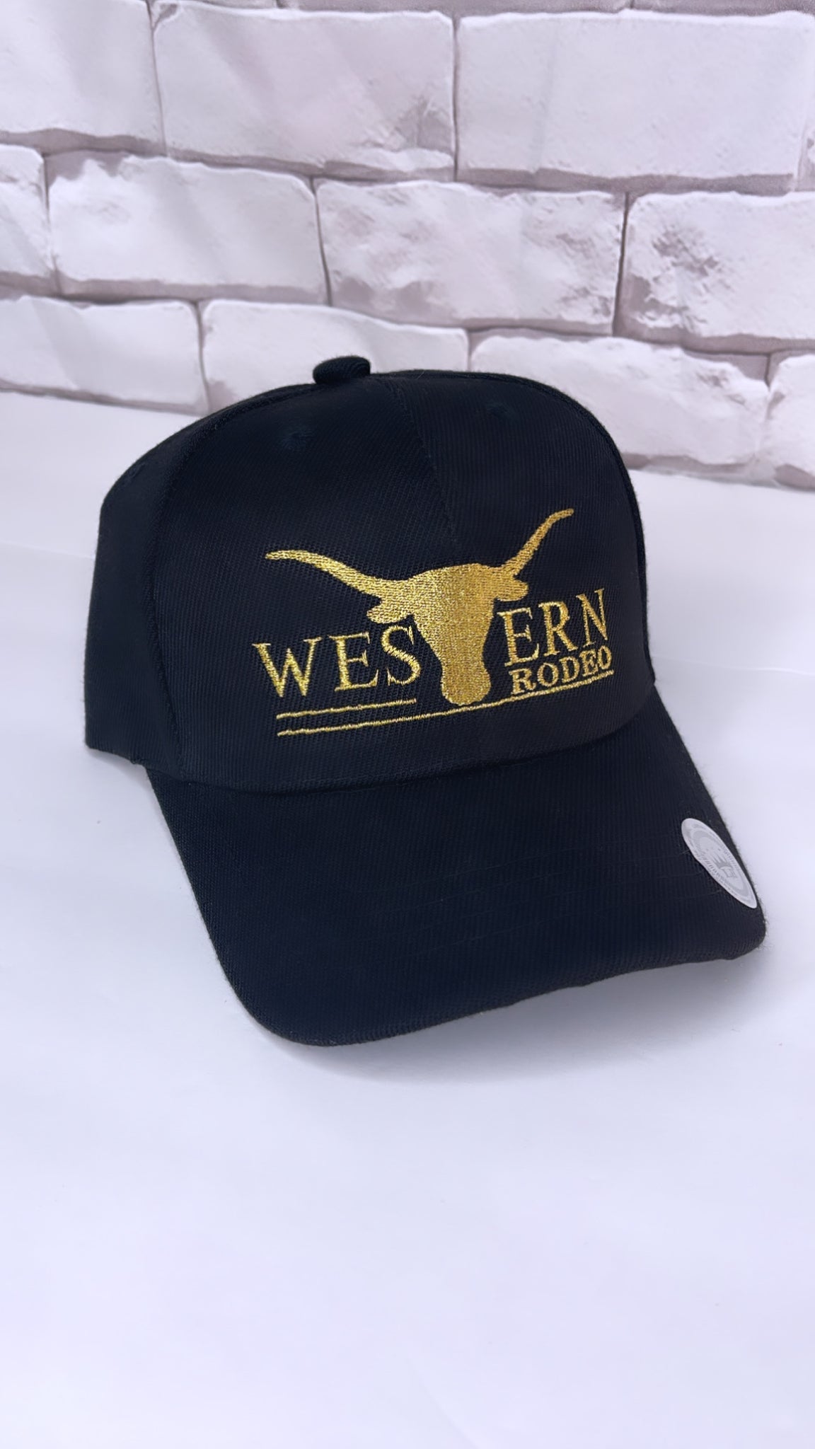 Kids hat gold logo